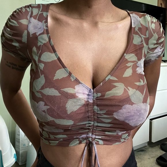 2 for $15 floral mesh scrunch crop top - Picture 6 of 6